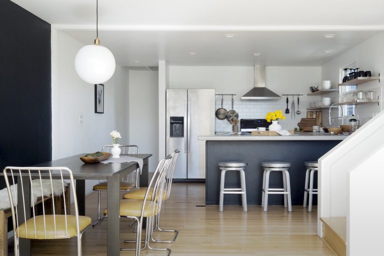 Santa Cruz Surf House – Kitchen & Dining